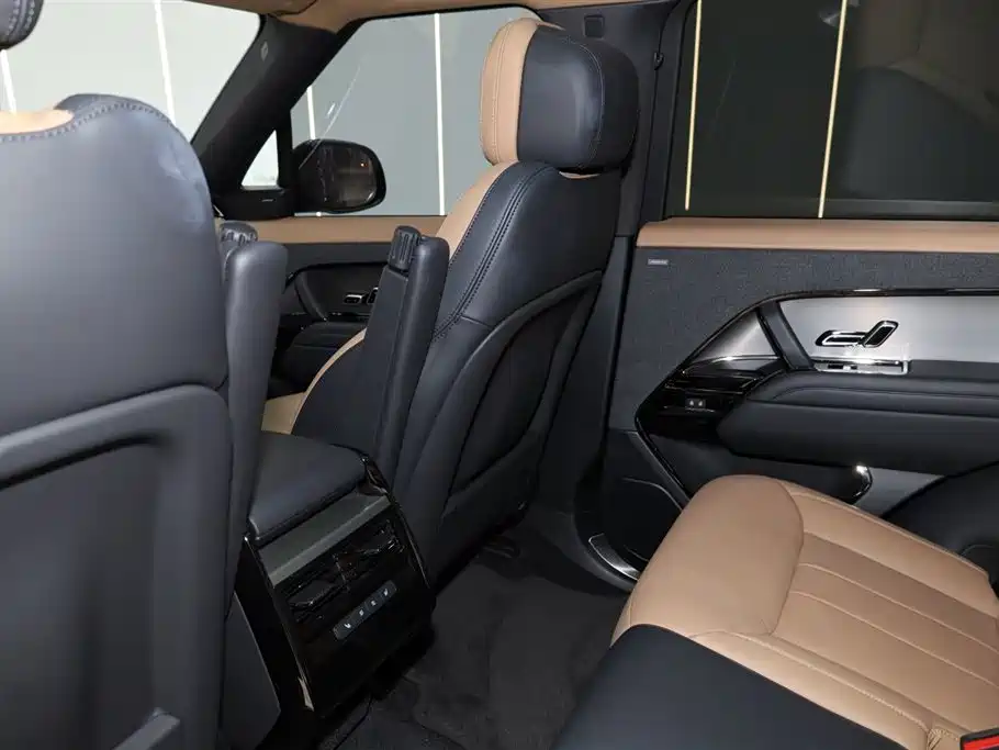 Range Rover Sport 2023 400PS Dynamic SE купить на сайте DeffCars