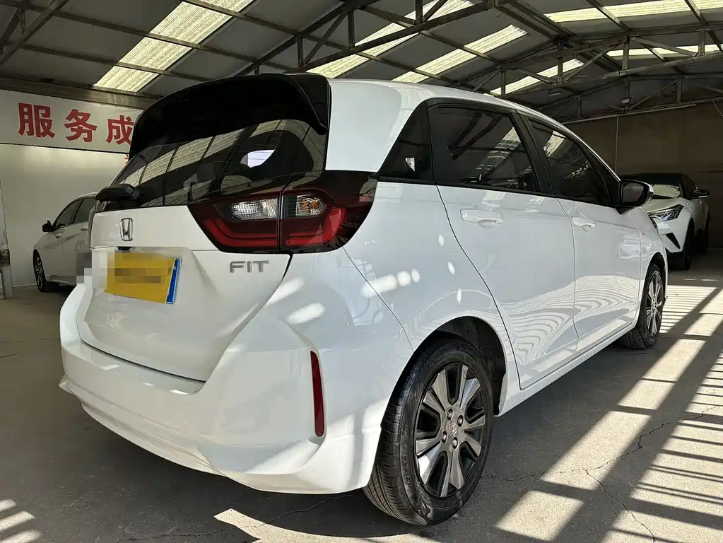 Fit 2022 1.5L CVT Trendy Sunroof Edition купить на сайте DeffCars