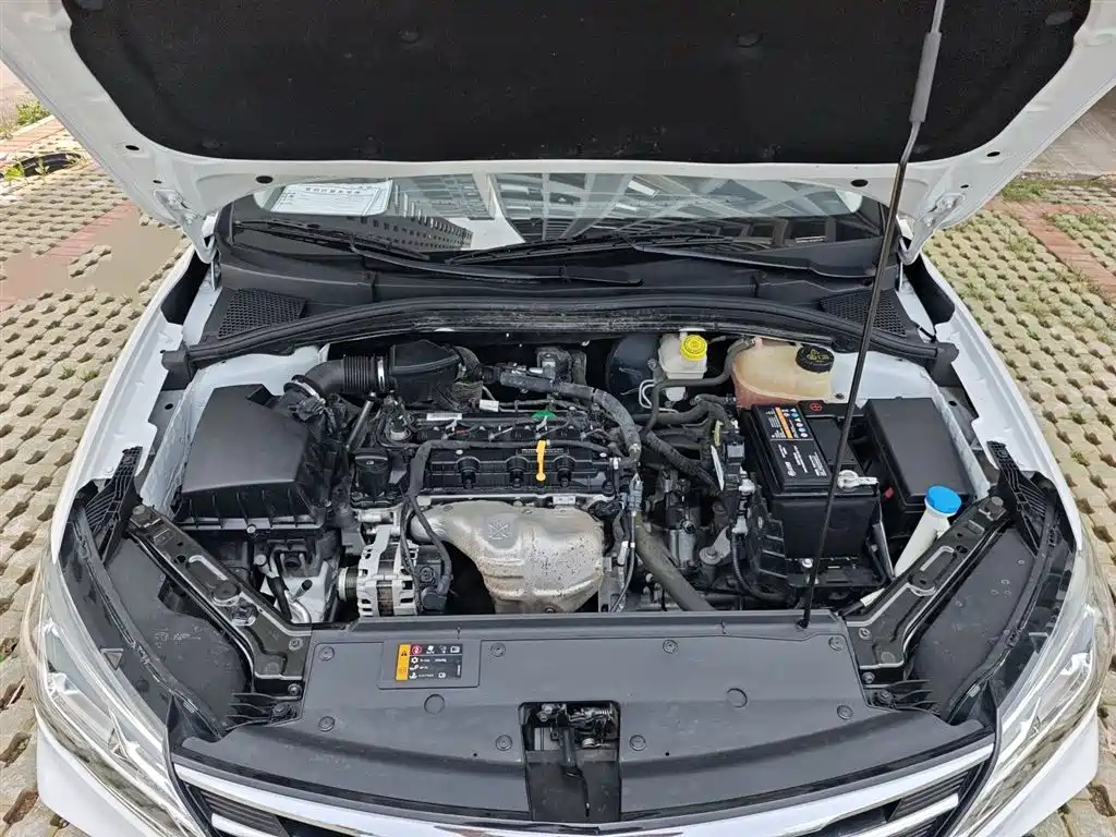 Roewe i5 2020 1.5L manual 4G Internet leading version купить на сайте DeffCars