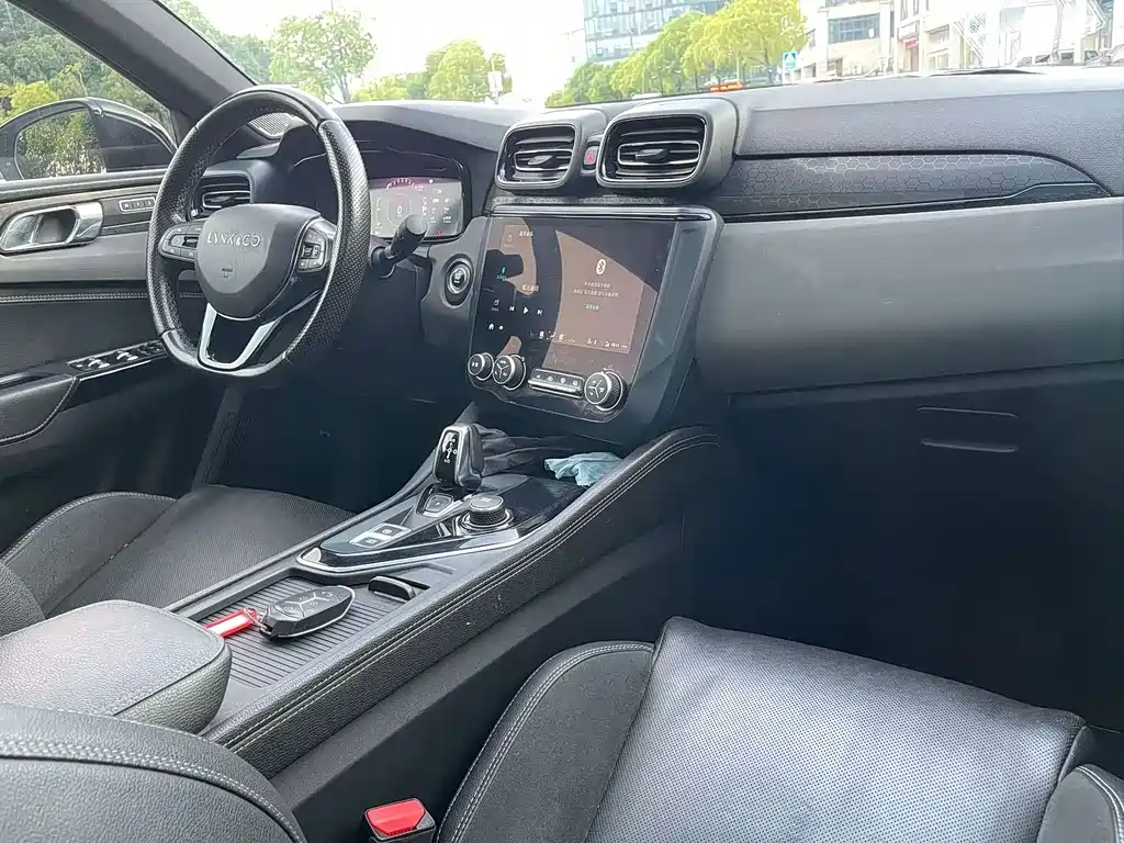 Lynk & Co 03 2019 1.5TD DCT Pro version National VI купить на сайте DeffCars