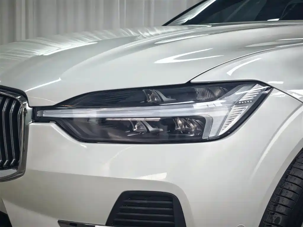 Volvo XC60 plug-in hybrid 2025 plug-in hybrid long-range four-wheel drive Zhiyuan luxury version купить на сайте DeffCars
