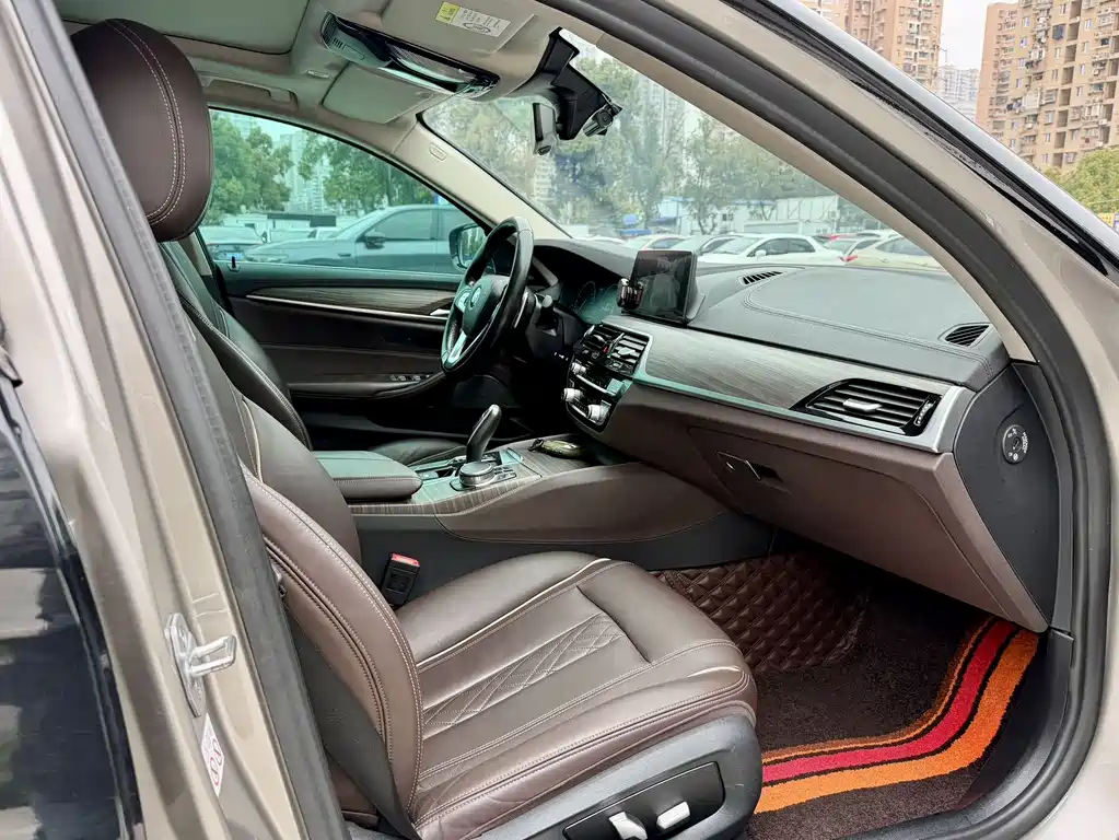 BMW 5 Series 2019 530Li Leading Luxury Package купить на сайте DeffCars