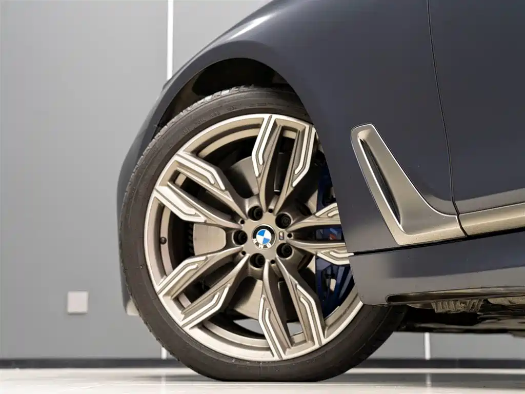 BMW 7 Series 2018 M760Li xDrive купить на сайте DeffCars