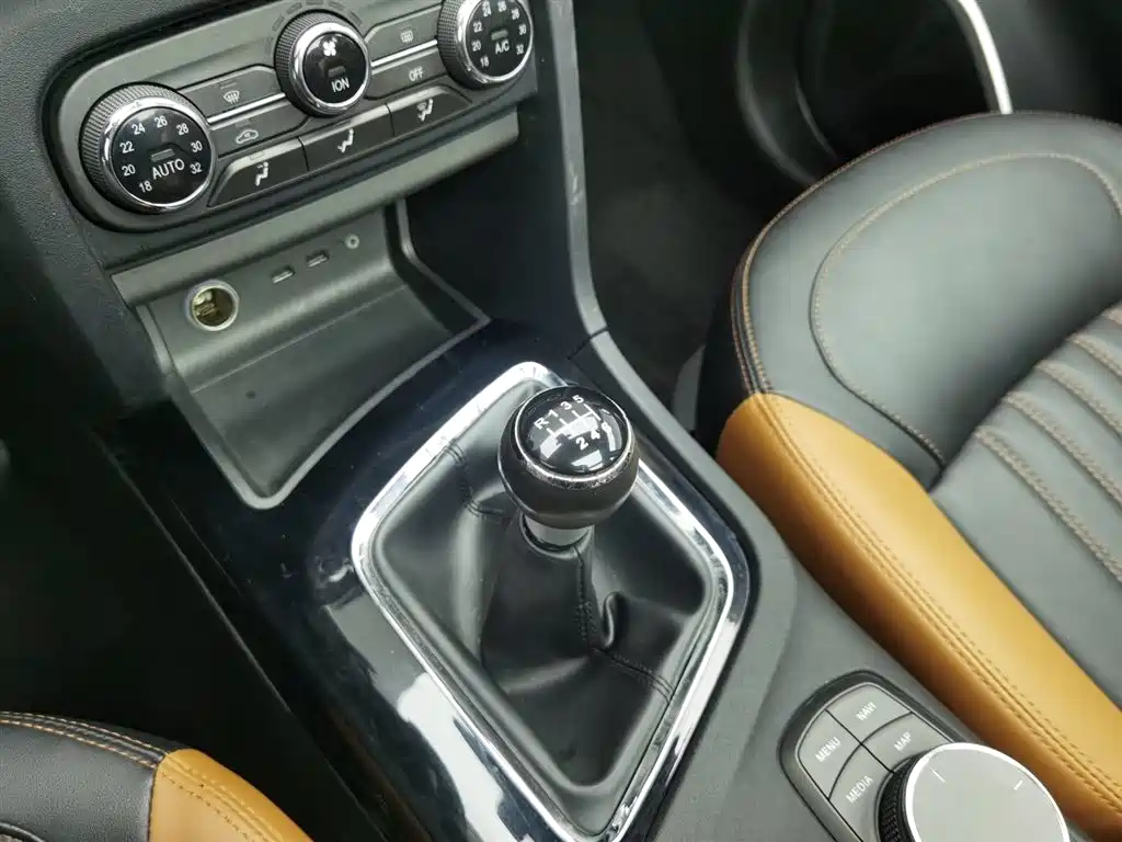 Southeast DX7 2016 1.5T Manual Triumph Edition купить на сайте DeffCars