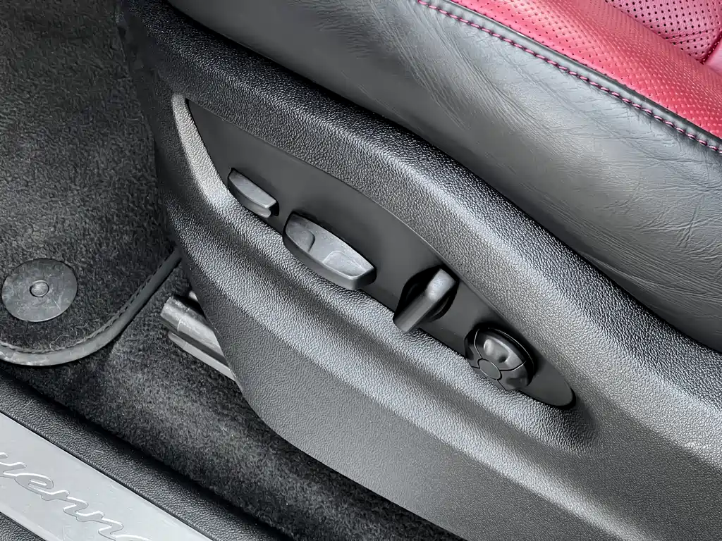 Cayenne New Energy 2024 Cayenne E-Hybrid 2.0T купить на сайте DeffCars