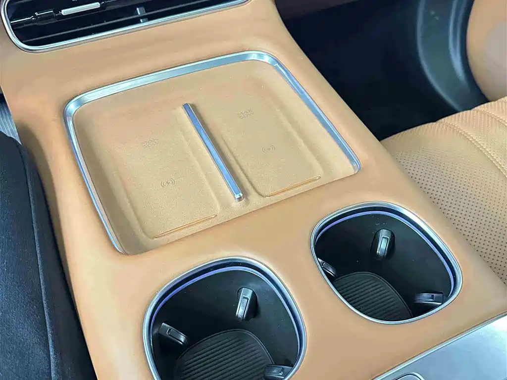 Trumpchi Yearning S9 2025 Qiankun UItra 6-seater купить на сайте DeffCars