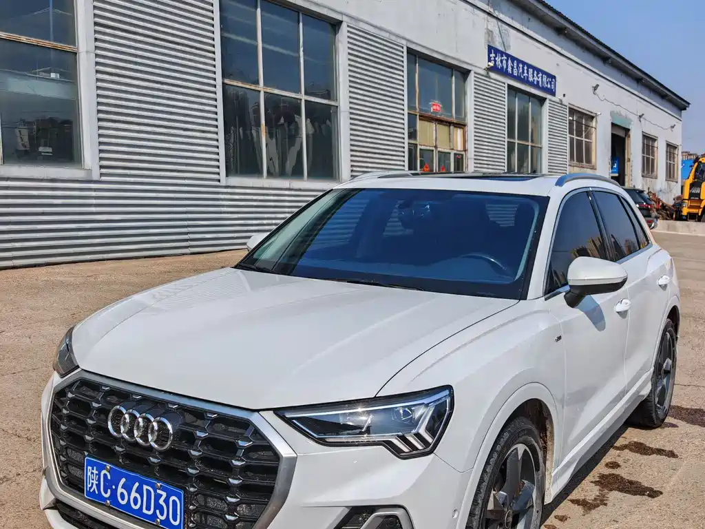 Audi Q3 2023 35 TFSI Fashionable and Dynamic (1.4T) купить на сайте DeffCars