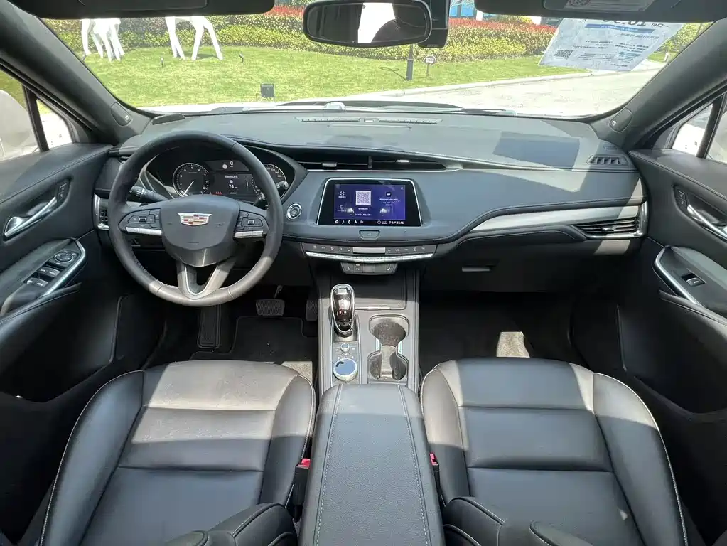 Cadillac XT4 2020 28T two-wheel drive leading model купить на сайте DeffCars
