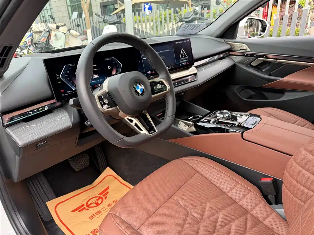 BMW 5 Series 2025 530Li Exclusive M Sports Package купить на сайте DeffCars