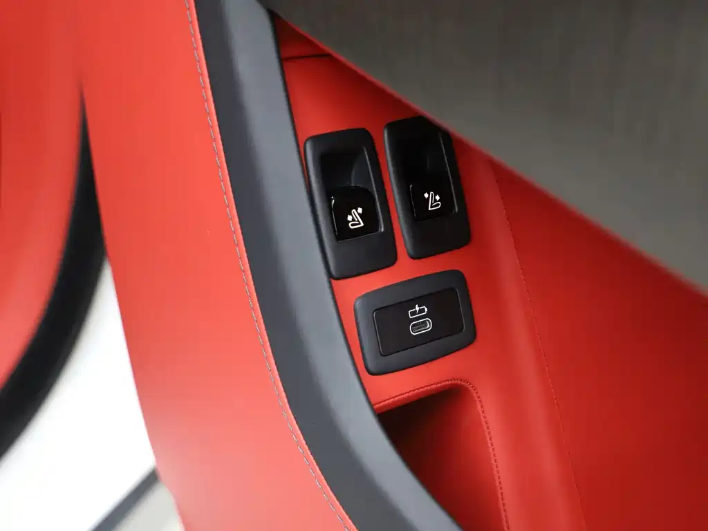 Cullinan 2018 five-seater version купить на сайте DeffCars