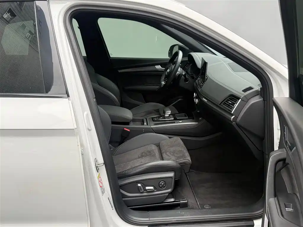 Audi Q5L Sportback 2024 40 TFSI luxury model купить на сайте DeffCars
