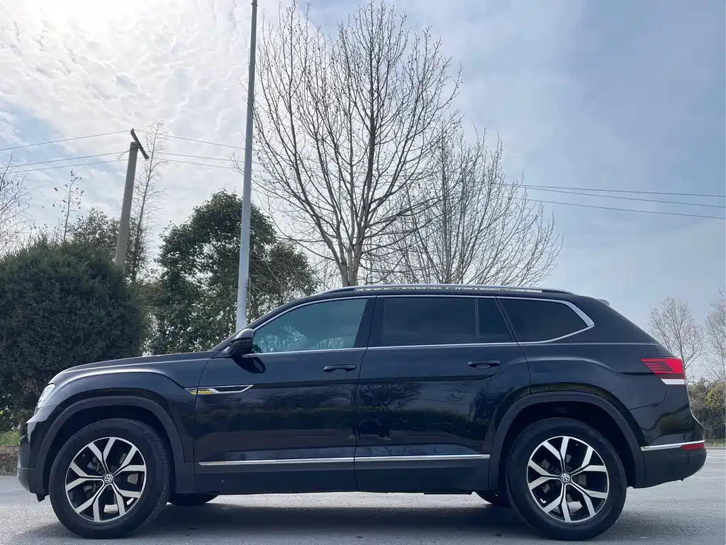 Touron 2020 330TSI 2WD Deluxe Edition National VI купить на сайте DeffCars