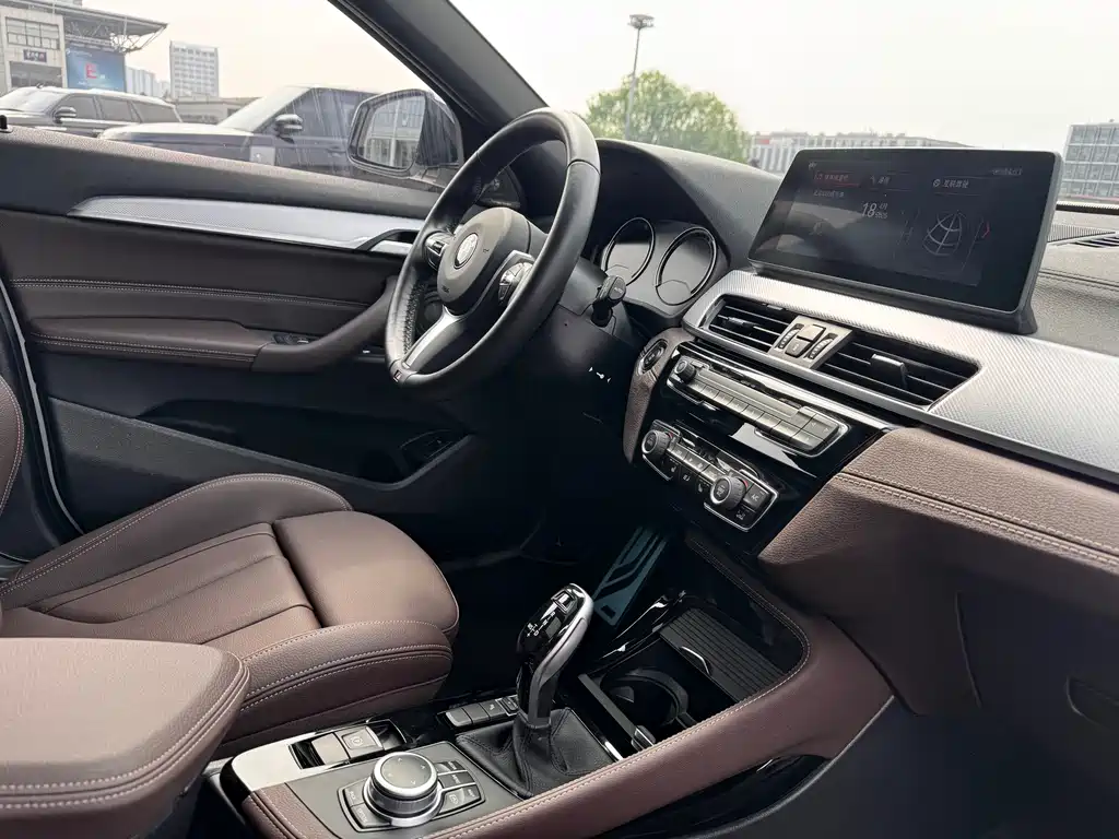 BMW X2 2021 sDrive25i leading M sports package купить на сайте DeffCars