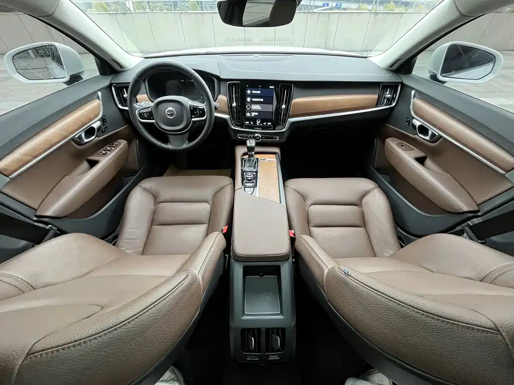 Volvo S90 2020 T5 Zhiyi Luxury Edition купить на сайте DeffCars