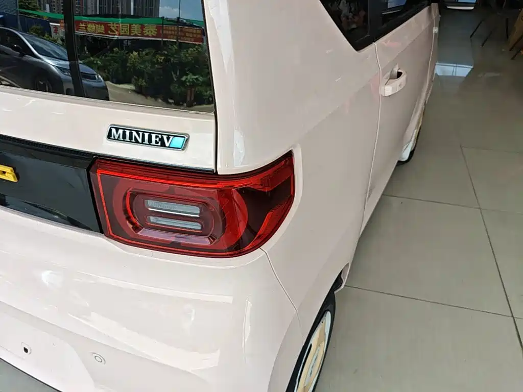 Hongguang MINIEV 2022 Yuexiang model lithium iron phosphate купить на сайте DeffCars