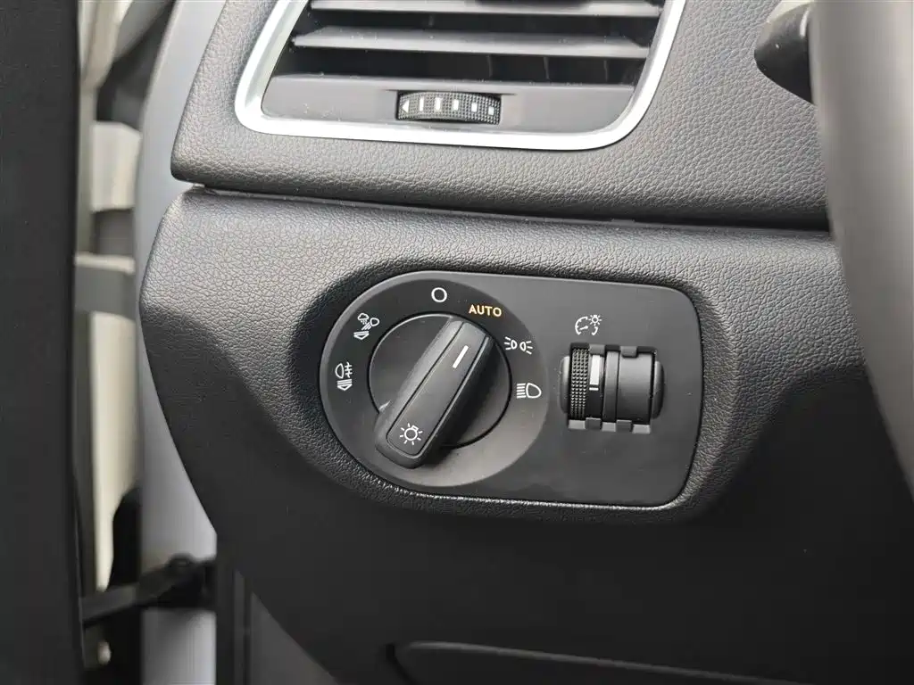 Audi Q3 2018 30th Anniversary Model 30 TFSI Fashion Model купить на сайте DeffCars