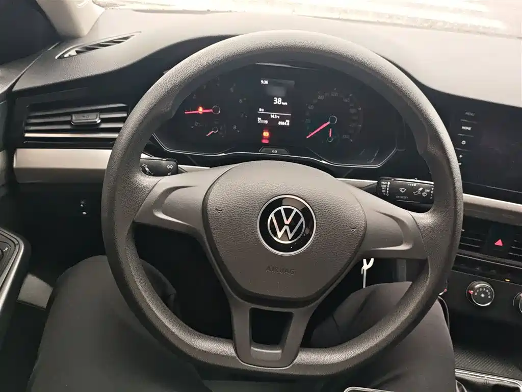 Bora 2021 1.5L manual fashion smart connected version купить на сайте DeffCars