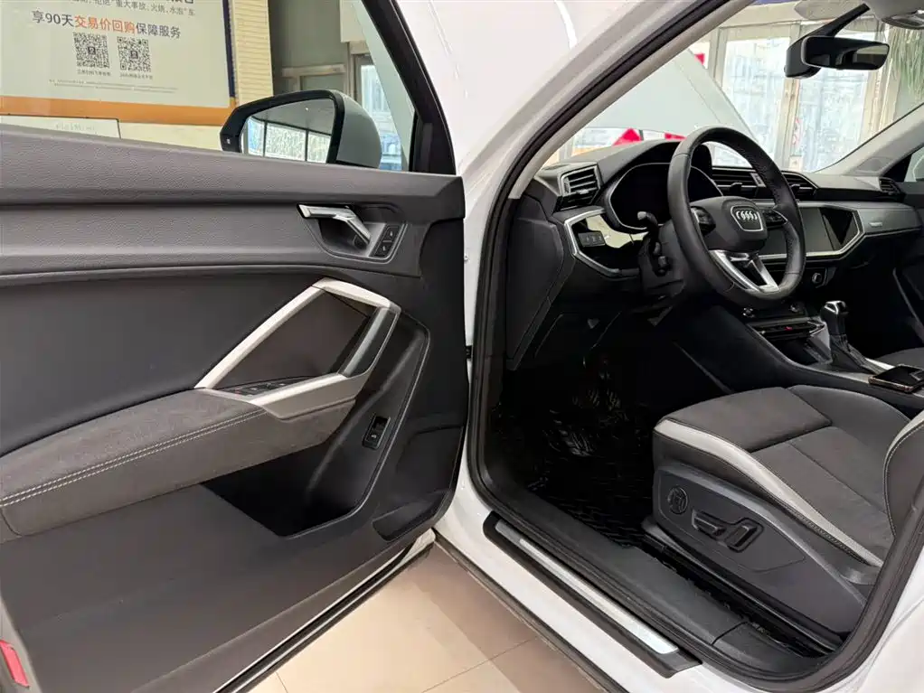 Audi Q3 2022 35 TFSI aggressive and dynamic купить на сайте DeffCars