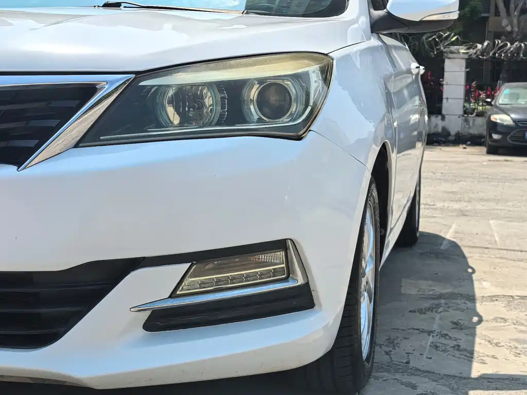 Yuexiang V7 2016 1.6L Manual Enjoyment Type National IV купить на сайте DeffCars