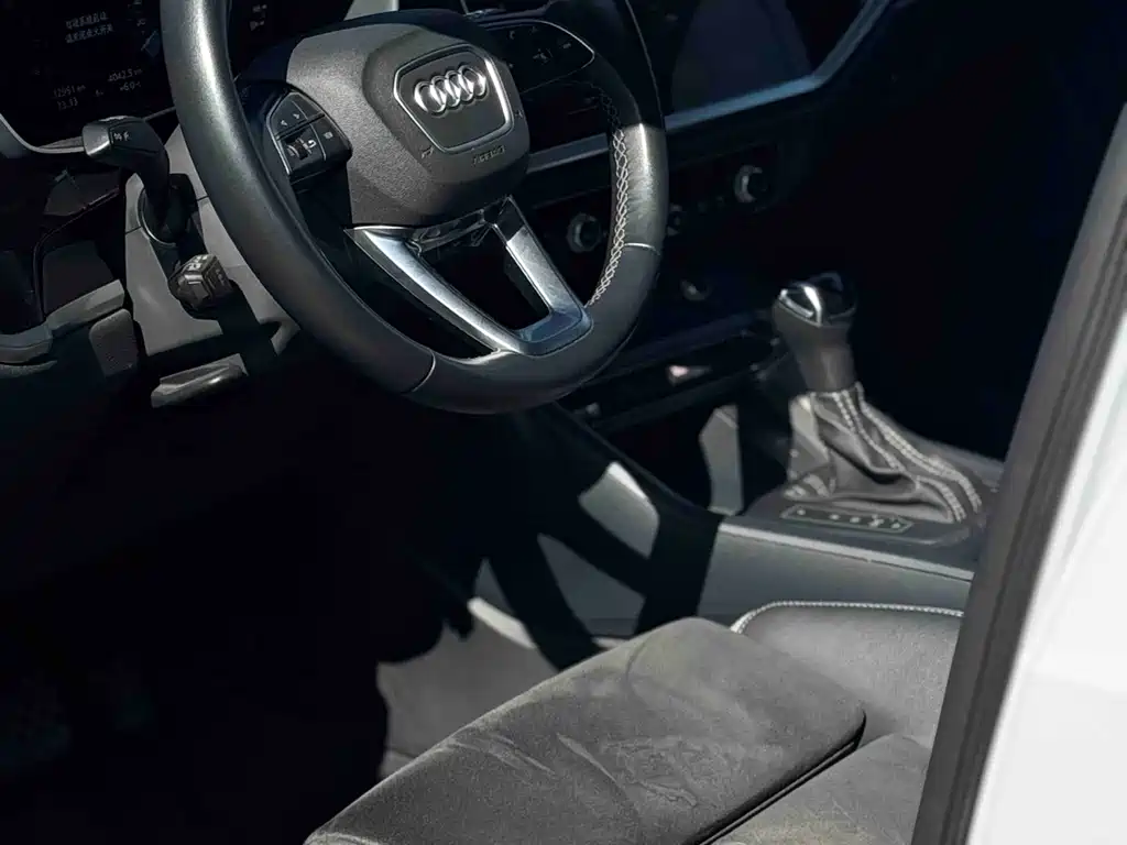 Audi Q3 2023 35 TFSI Fashionable and Dynamic (1.5T) купить на сайте DeffCars