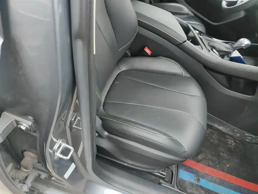 Roewe i5 2021 facelift 1.5L CVT diamond version купить на сайте DeffCars