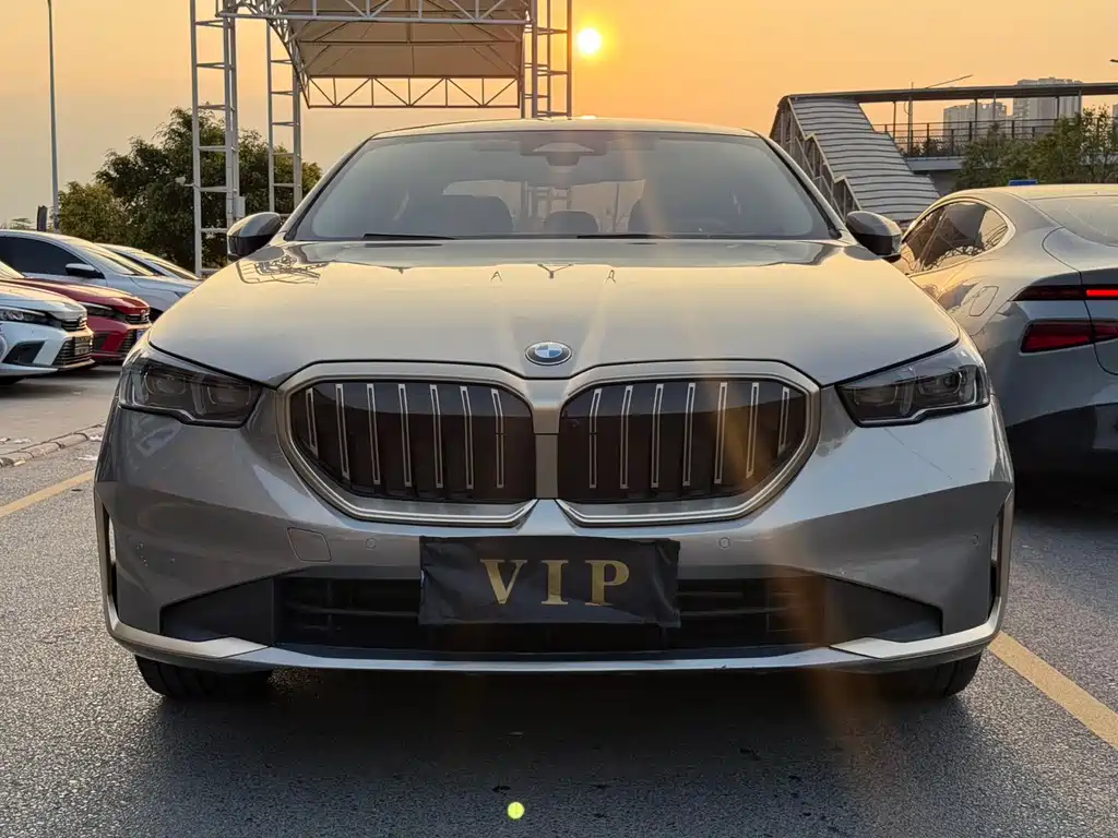 BMW 5 Series 2025 530Li Exclusive Luxury Package купить на сайте DeffCars