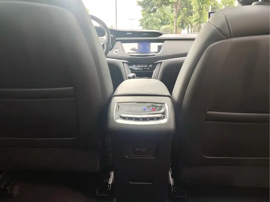 Cadillac XT6 2021 28T six-seat four-wheel drive stylish model купить на сайте DeffCars