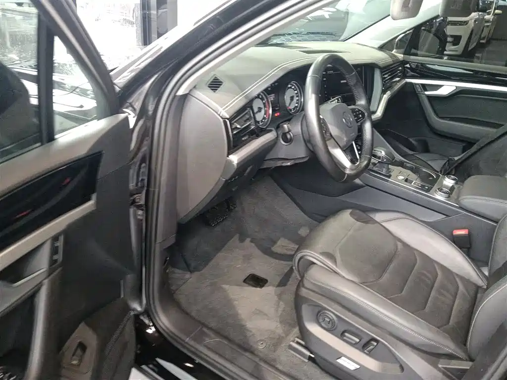 Touareg 2021 2.0TSI Pilot Special Edition купить на сайте DeffCars