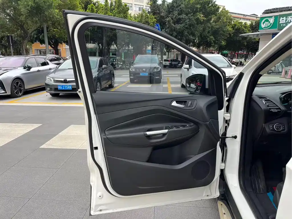 Escape 2018 EcoBoost 180 two-wheel drive platinum airfoil купить на сайте DeffCars