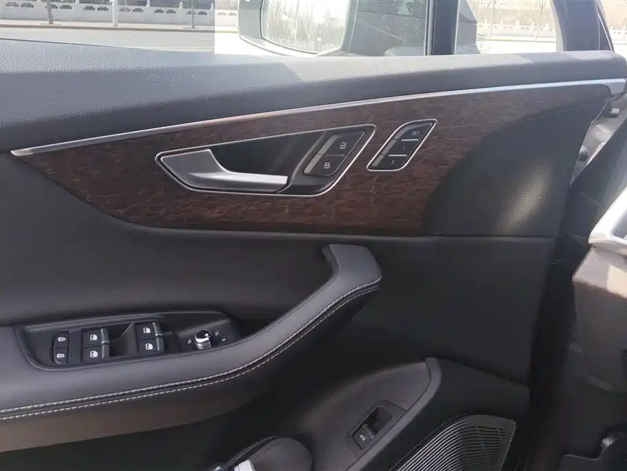 Audi Q7 2025 45 TFSI quattro S line Black Warrior купить на сайте DeffCars