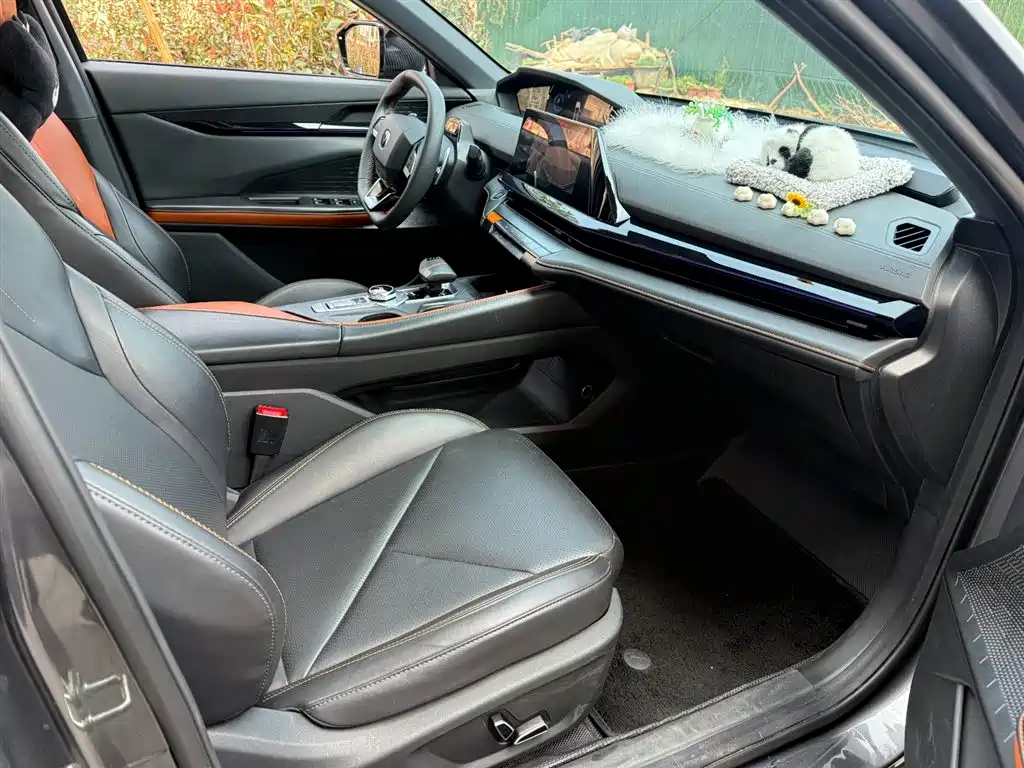 Changan UNI-V 2023 1.5T premium model купить на сайте DeffCars