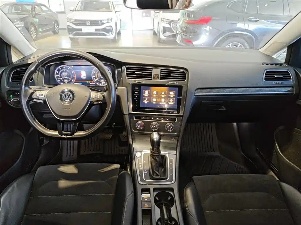 Golf 2020 Beloved Edition 280TSI DSG Deluxe купить на сайте DeffCars
