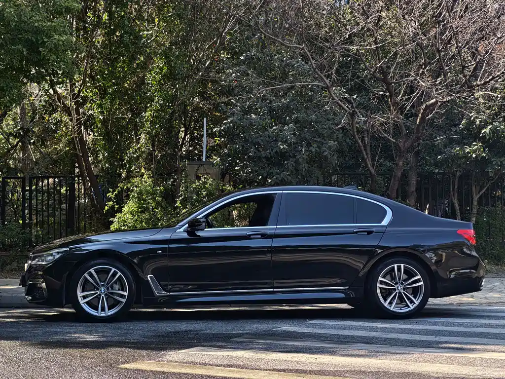BMW 7 Series 2018 740Li Leading M Sports Package купить на сайте DeffCars