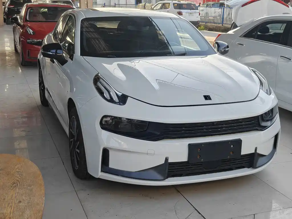 Lynk & Co 03 2020 1.5TD DCT Powerful Edition купить на сайте DeffCars