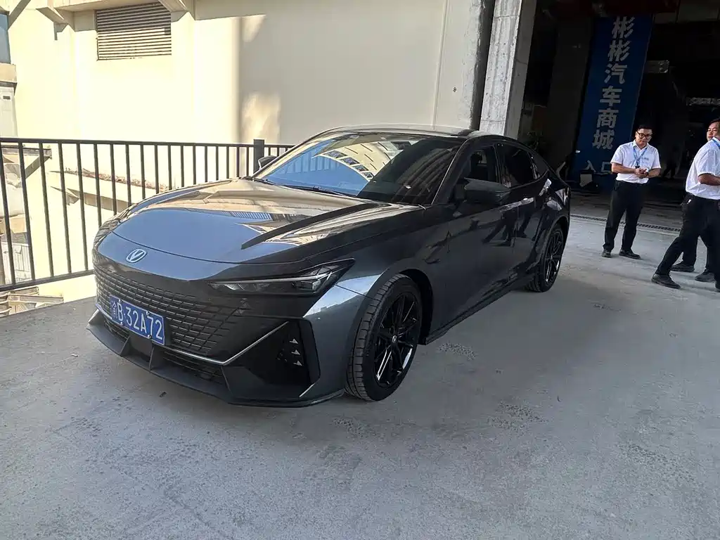 Changan UNI-V 2023 1.5T premium model купить на сайте DeffCars