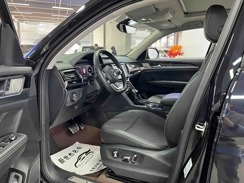 Touron 2020 Touron X facelift 380TSI four-wheel drive luxury version купить на сайте DeffCars