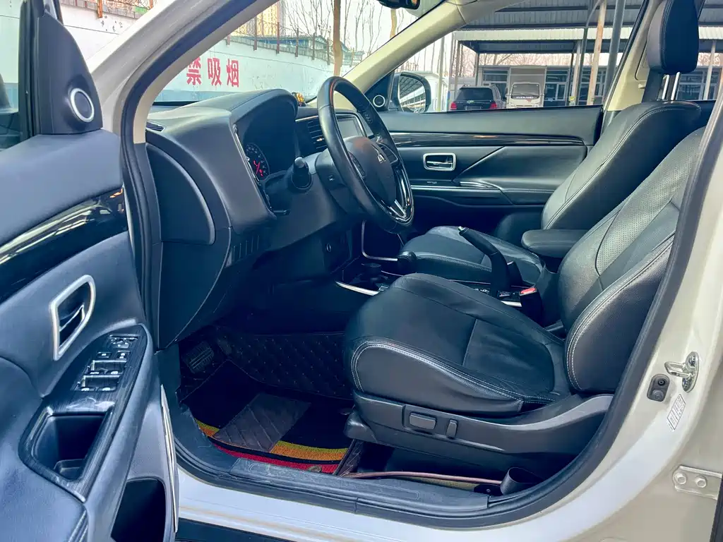 Outlander 2018 2.0L 2WD Honor Edition 5 seats купить на сайте DeffCars