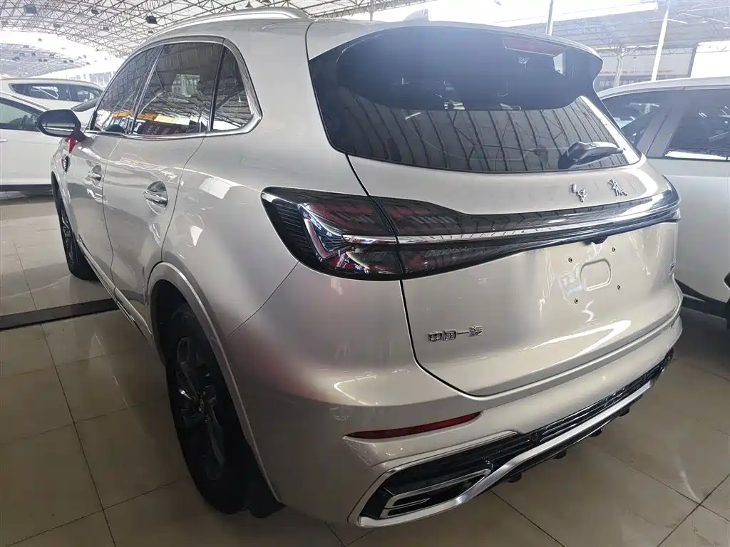 Hongqi HS5 2023 2.0T Qixiang Pro version купить на сайте DeffCars