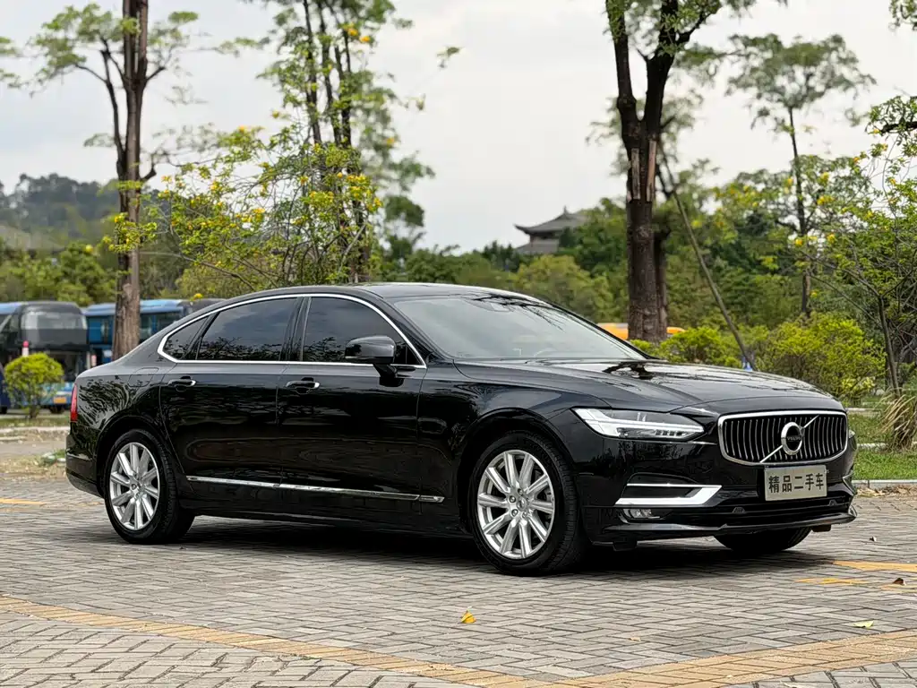 Volvo S90 2020 T5 Zhiyi Luxury Edition купить на сайте DeffCars