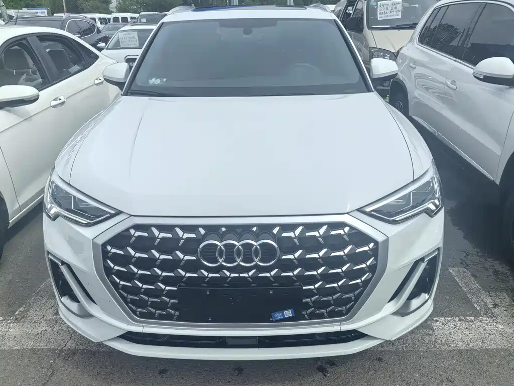 Audi Q3 2024 35 TFSI Fashionable and Dynamic купить на сайте DeffCars