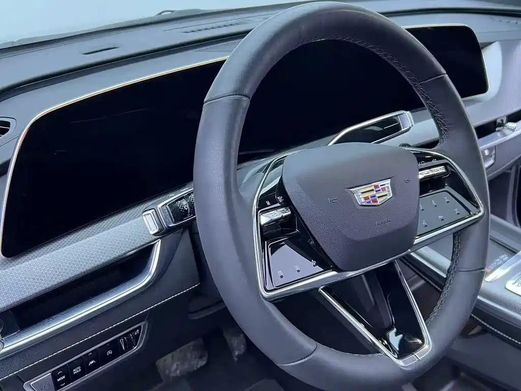 Cadillac XT5 2025 2.0T luxury model купить на сайте DeffCars