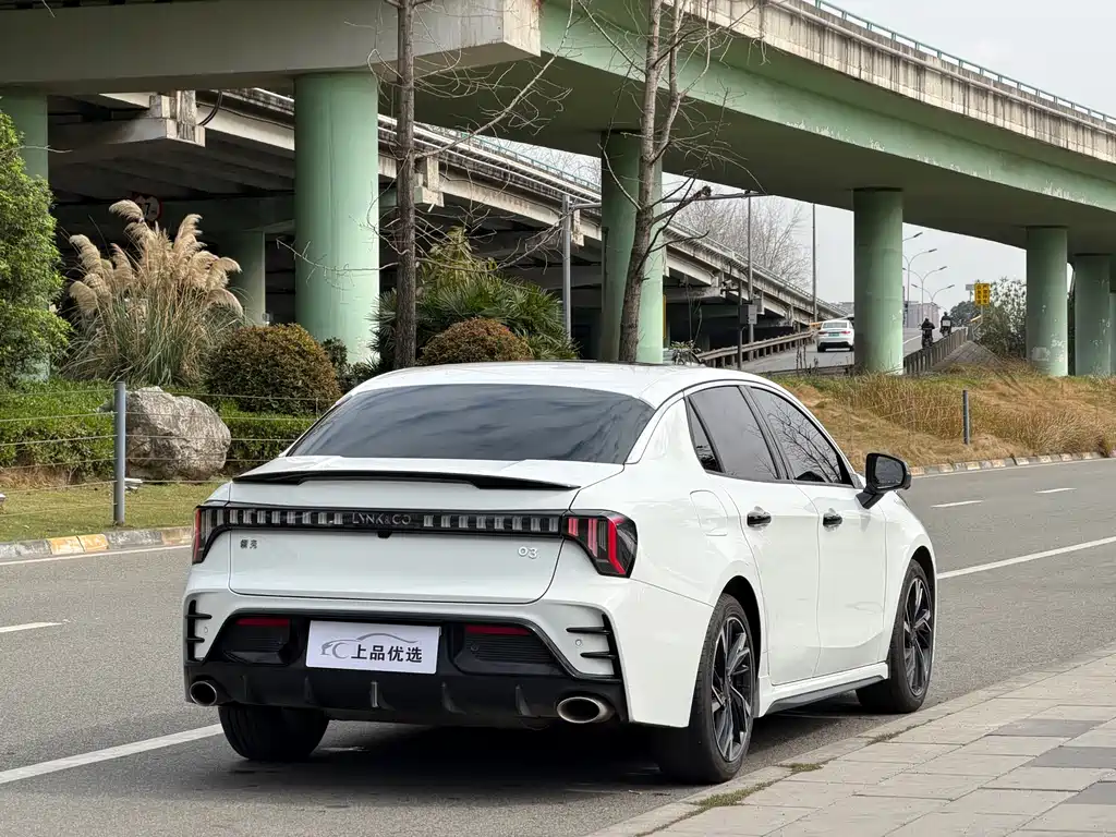 Lynk & Co 03 2023 2.0TD DCT Pro купить на сайте DeffCars