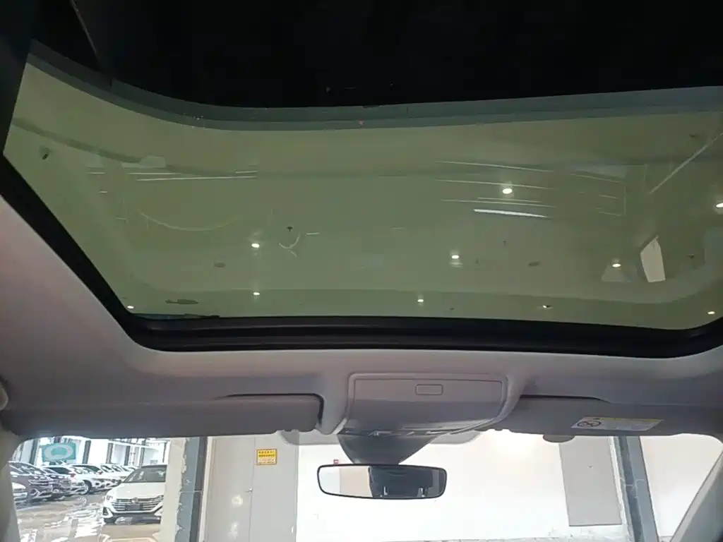 Tiguan L plug-in hybrid 2023 430PHEV plug-in hybrid premium version купить на сайте DeffCars