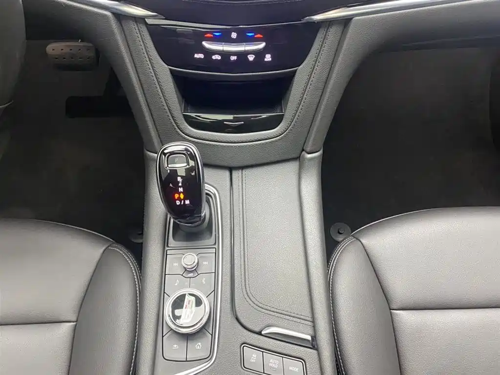 Cadillac XT6 2021 2.0T seven-seat two-wheel drive stylish model купить на сайте DeffCars