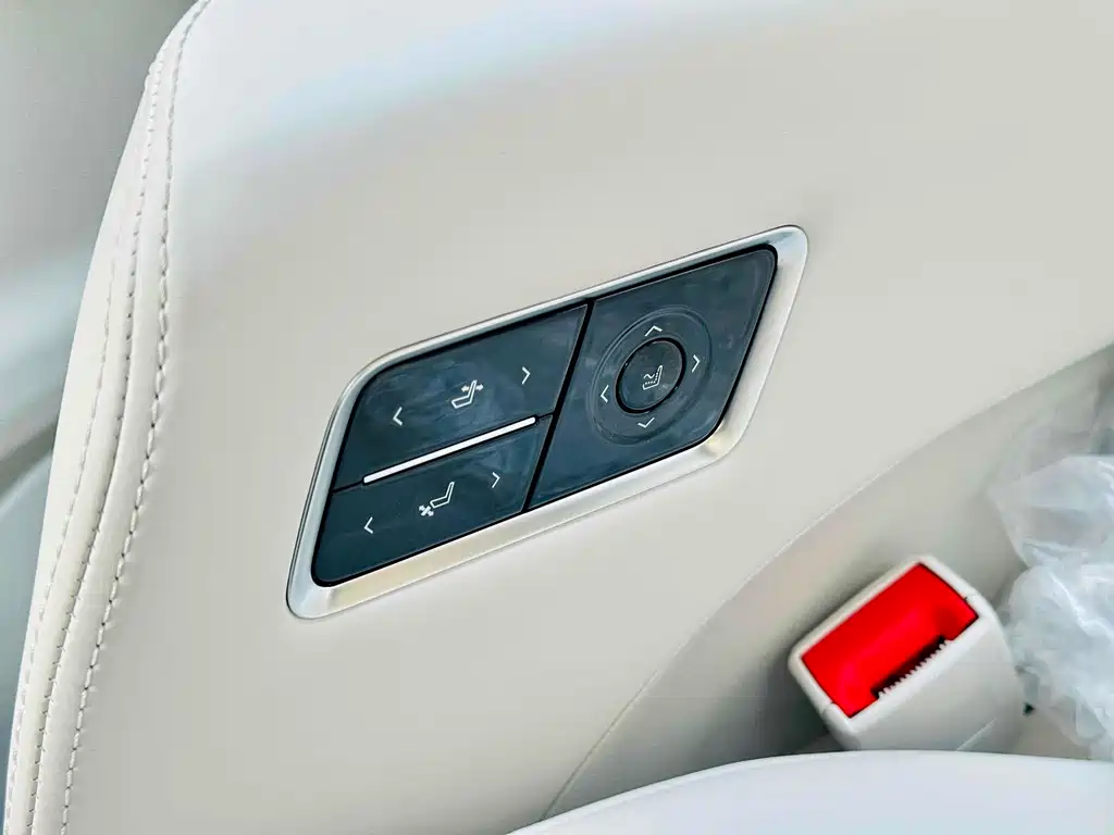 Buick GL8 New Energy 2024 Lu Zun Luxury Edition 6 seats купить на сайте DeffCars