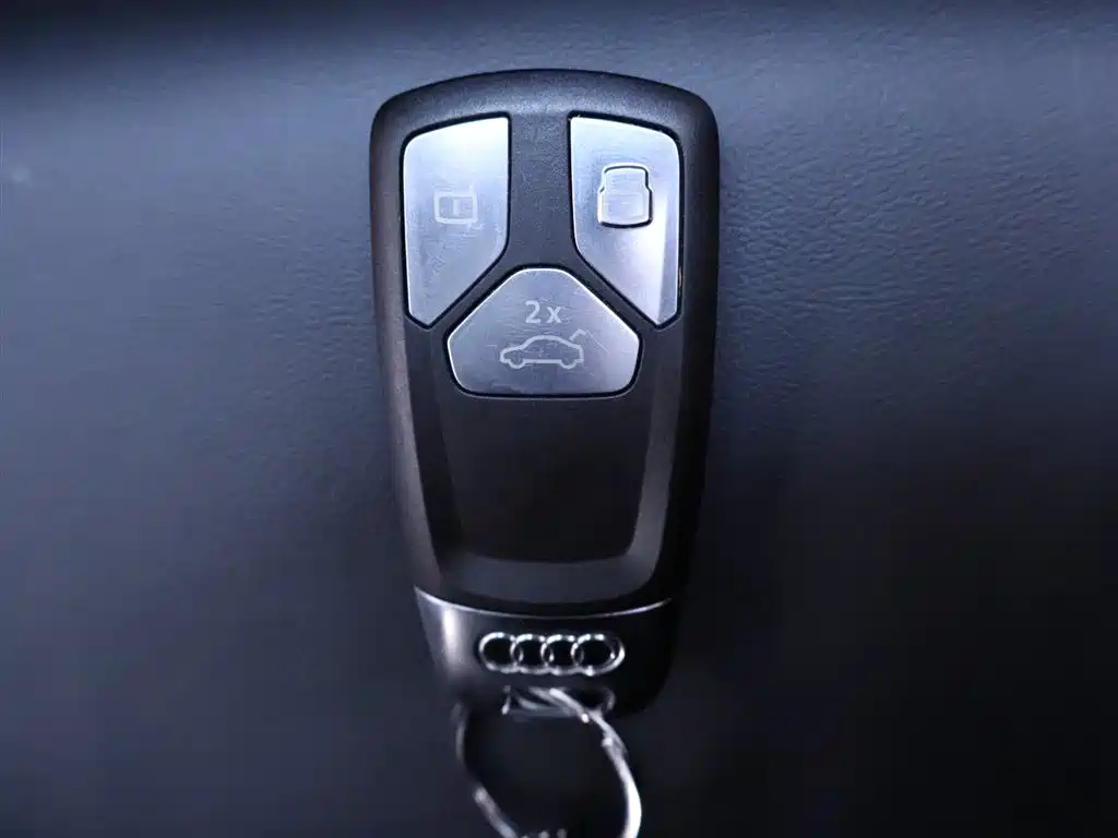 Audi Q5L 2023 45T luxury and dynamic model купить на сайте DeffCars