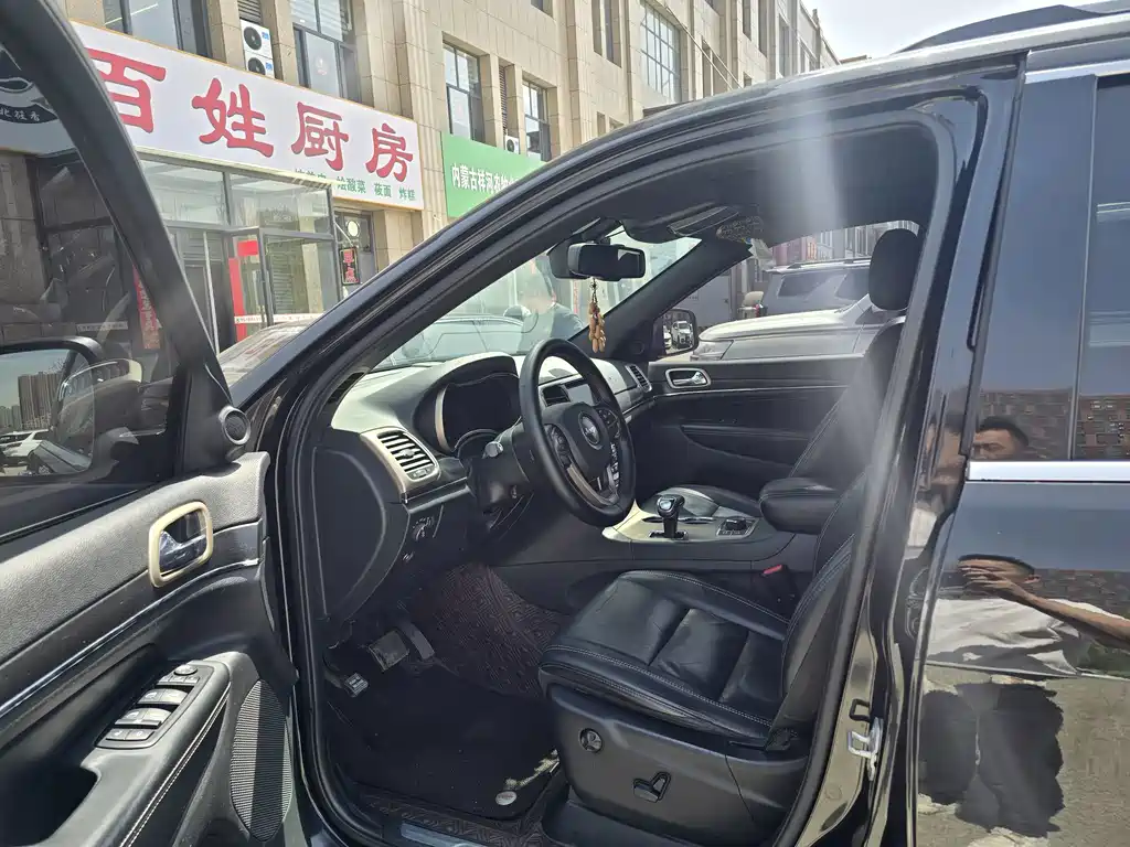 Imported Grand Cherokee 2015 3.0L Comfort Navigation Edition купить на сайте DeffCars