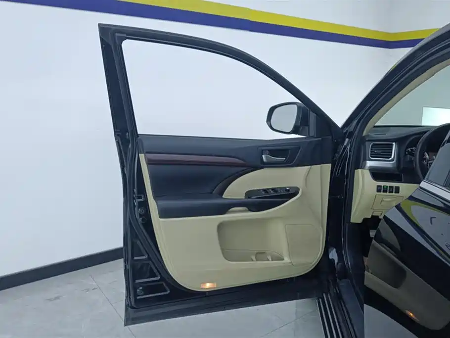 Highlander 2018 2.0T four-wheel drive elite version 7 seats National V купить на сайте DeffCars
