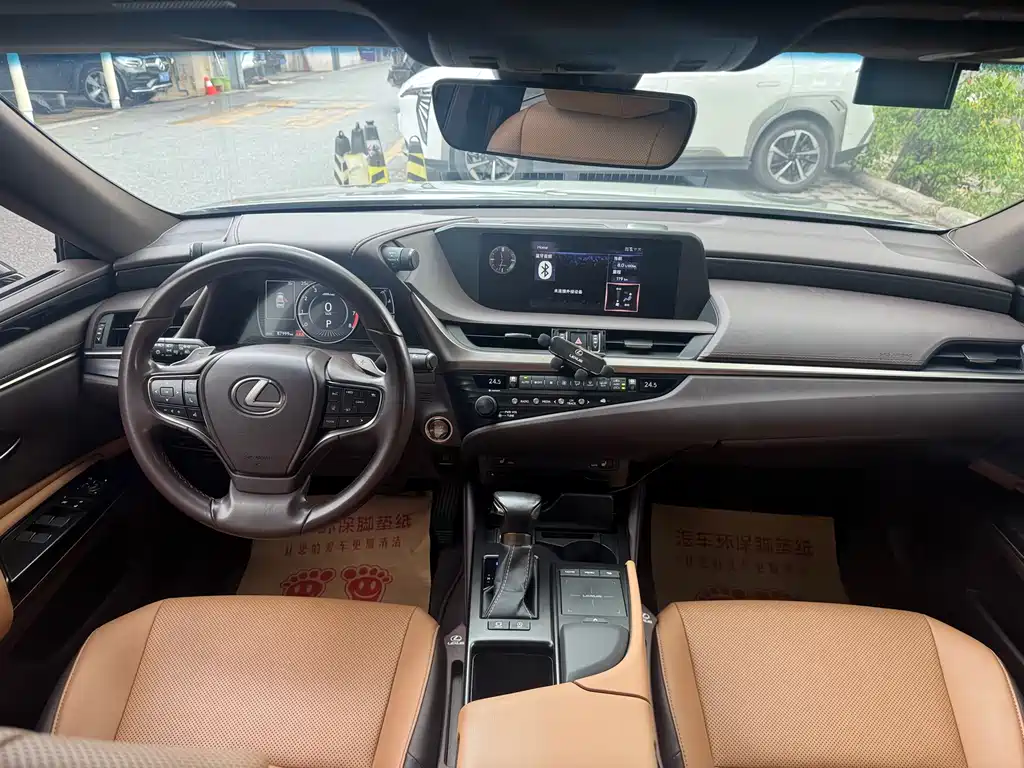 Lexus ES 2020 200 Excellence Edition купить на сайте DeffCars