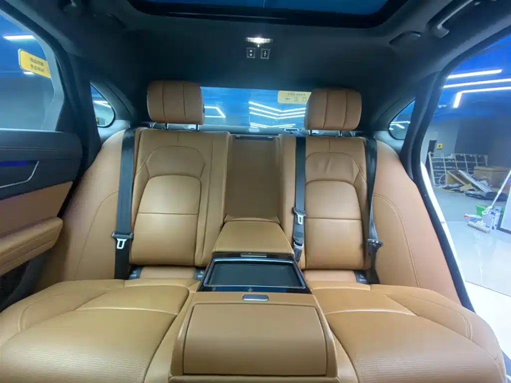 Jaguar XFL 2024 2.0T P300 four-wheel drive flagship sports gold version купить на сайте DeffCars